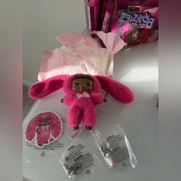 Bratz Bratziez sweethearts Sasha pink bunny plush bag charm blind box - Picture 1 of 5